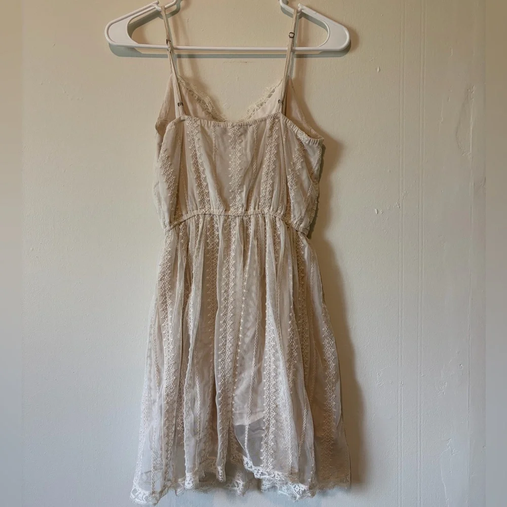 Abercrombie & Fitch Cream Lace Dress - Picture 2 of 3